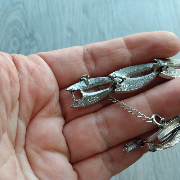 Vintage Bracelet marked 0543 Silver Tone Textured Large Link - Picture 5 of 9